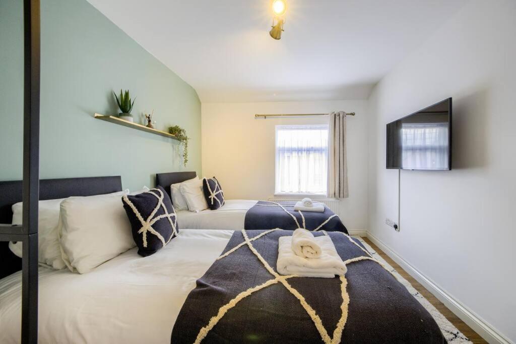 Low Rate For A 4-Bedroom House In Coventry With Free Unlimited Wi-Fi 2 Car Parking 53 Qmc Εξωτερικό φωτογραφία
