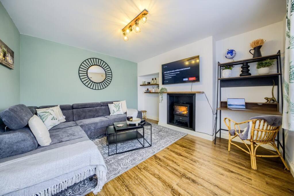 Low Rate For A 4-Bedroom House In Coventry With Free Unlimited Wi-Fi 2 Car Parking 53 Qmc Εξωτερικό φωτογραφία