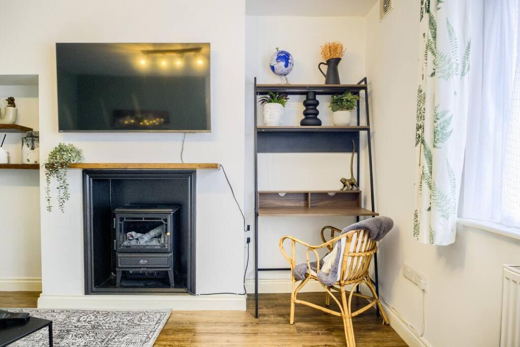 Low Rate For A 4-Bedroom House In Coventry With Free Unlimited Wi-Fi 2 Car Parking 53 Qmc Εξωτερικό φωτογραφία