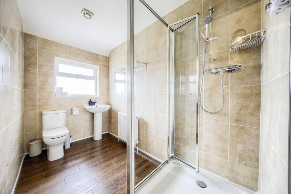 Low Rate For A 4-Bedroom House In Coventry With Free Unlimited Wi-Fi 2 Car Parking 53 Qmc Εξωτερικό φωτογραφία