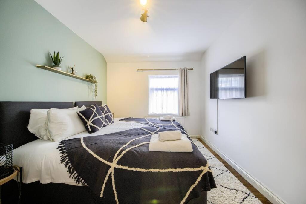 Low Rate For A 4-Bedroom House In Coventry With Free Unlimited Wi-Fi 2 Car Parking 53 Qmc Εξωτερικό φωτογραφία
