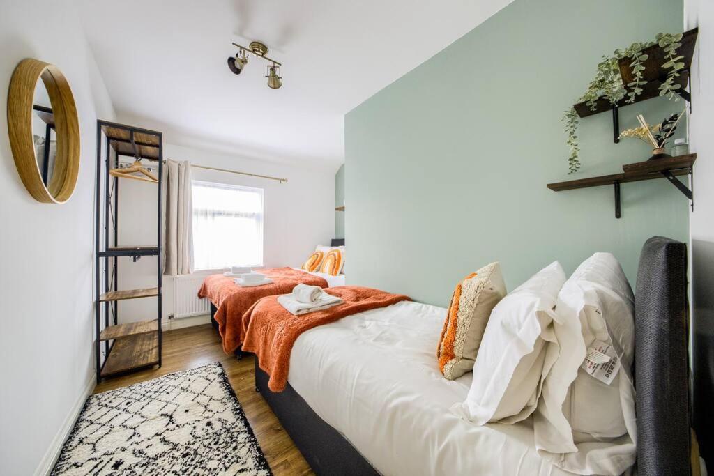 Low Rate For A 4-Bedroom House In Coventry With Free Unlimited Wi-Fi 2 Car Parking 53 Qmc Εξωτερικό φωτογραφία
