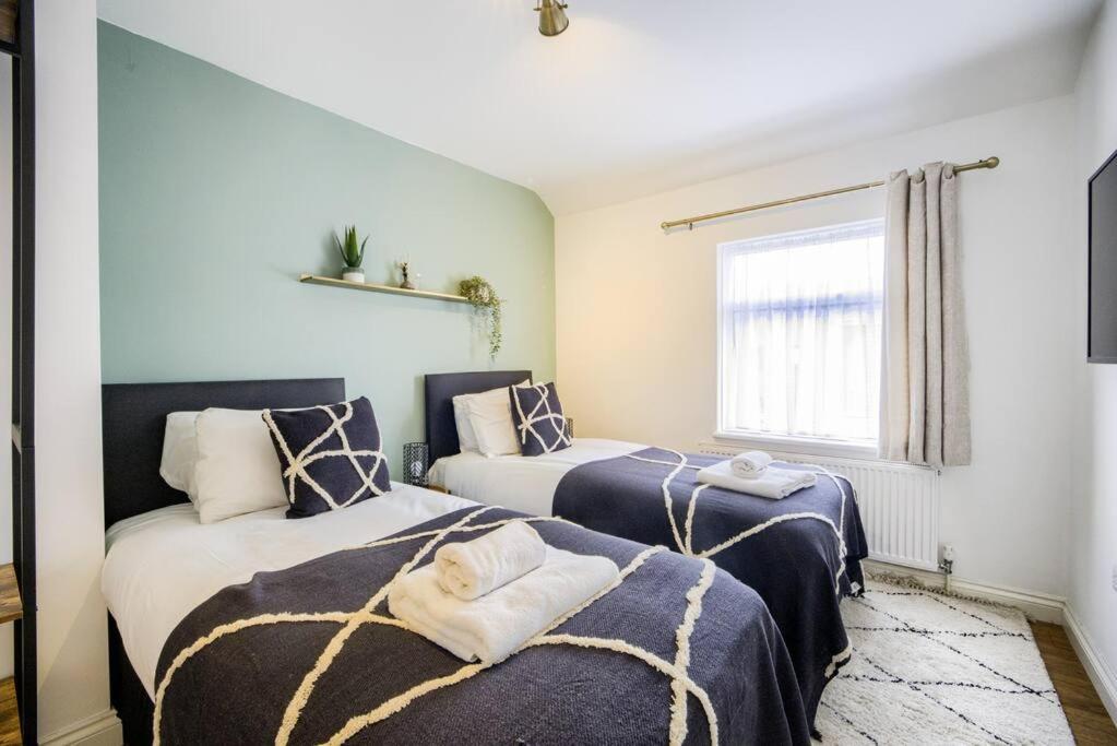 Low Rate For A 4-Bedroom House In Coventry With Free Unlimited Wi-Fi 2 Car Parking 53 Qmc Εξωτερικό φωτογραφία